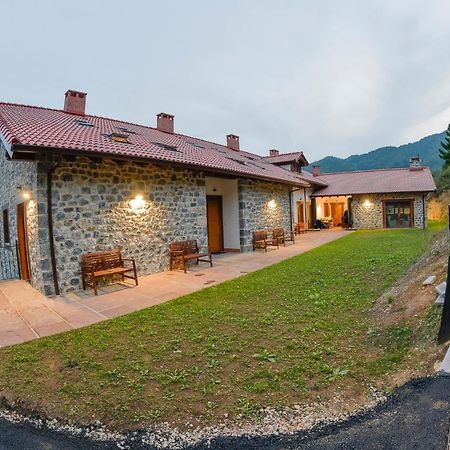 Apartamentos Los Picos De Europa Colio Exterior photo