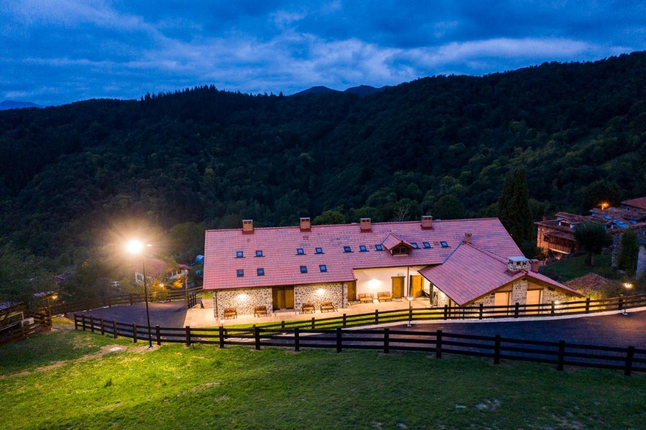 Apartamentos Los Picos De Europa Colio Exterior photo