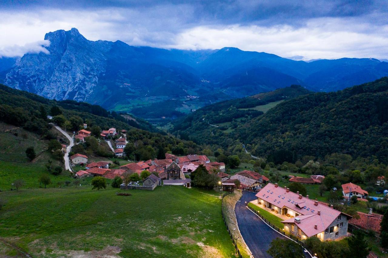 Apartamentos Los Picos De Europa Colio Exterior photo