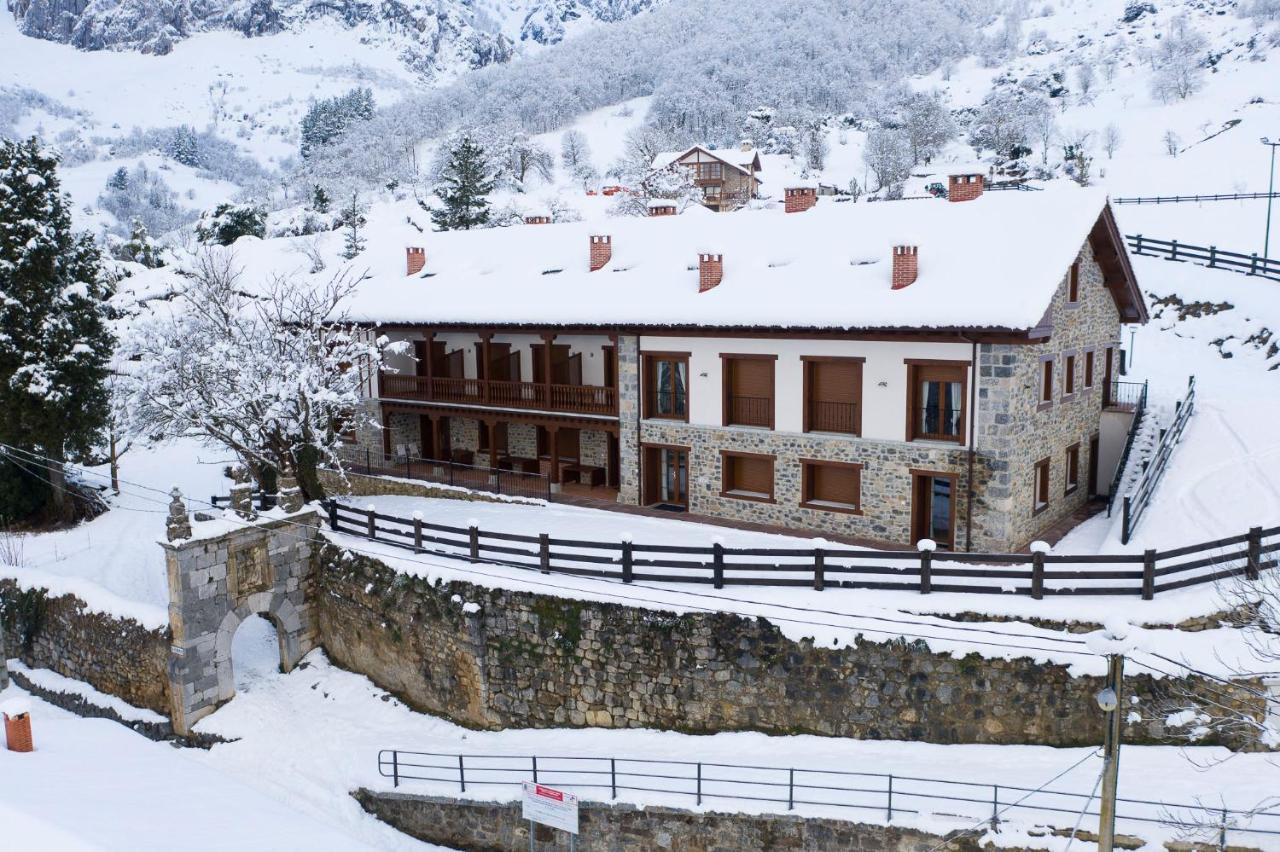 Apartamentos Los Picos De Europa Colio Exterior photo